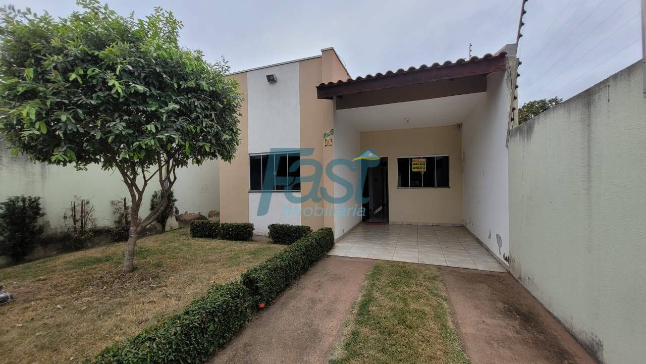 Casa à venda com 3 quartos, 200m² - Foto 1