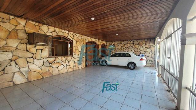 Casa à venda com 3 quartos, 120m² - Foto 1