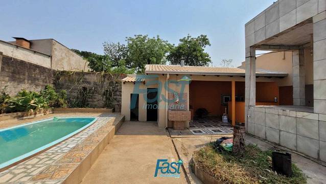 Casa à venda com 3 quartos, 180m² - Foto 1