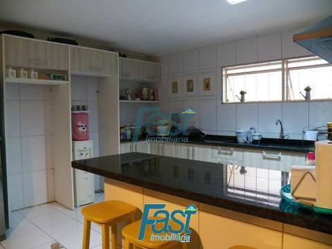 Casa à venda com 3 quartos, 300m² - Foto 9