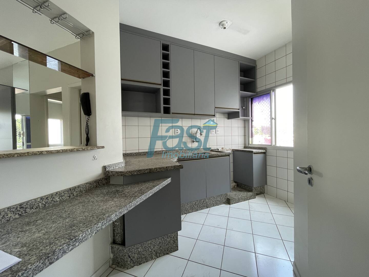 Apartamento à venda com 2 quartos, 71m² - Foto 2