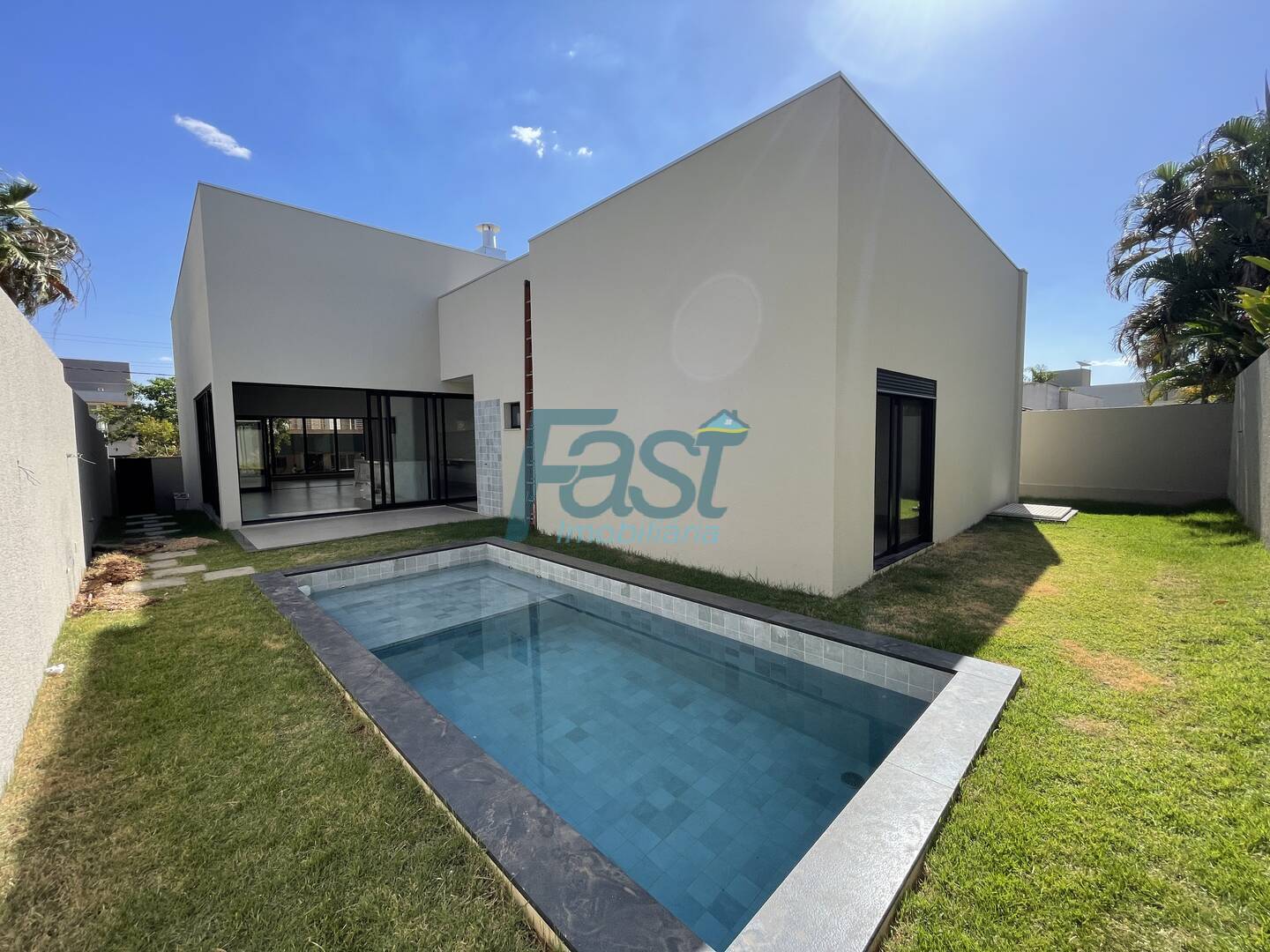 Casa de Condomínio à venda com 4 quartos, 395m² - Foto 1