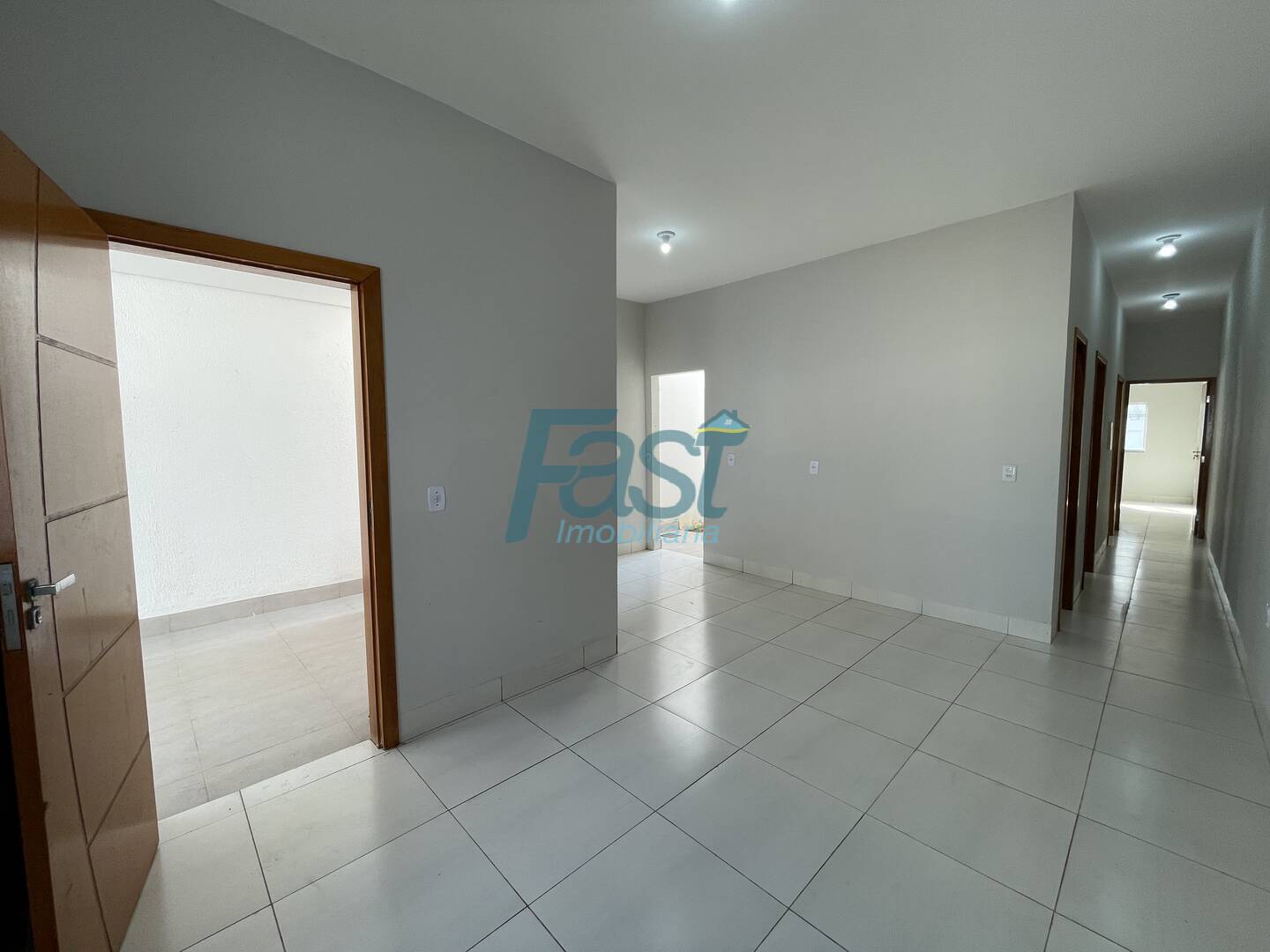 Casa à venda com 3 quartos, 180m² - Foto 1