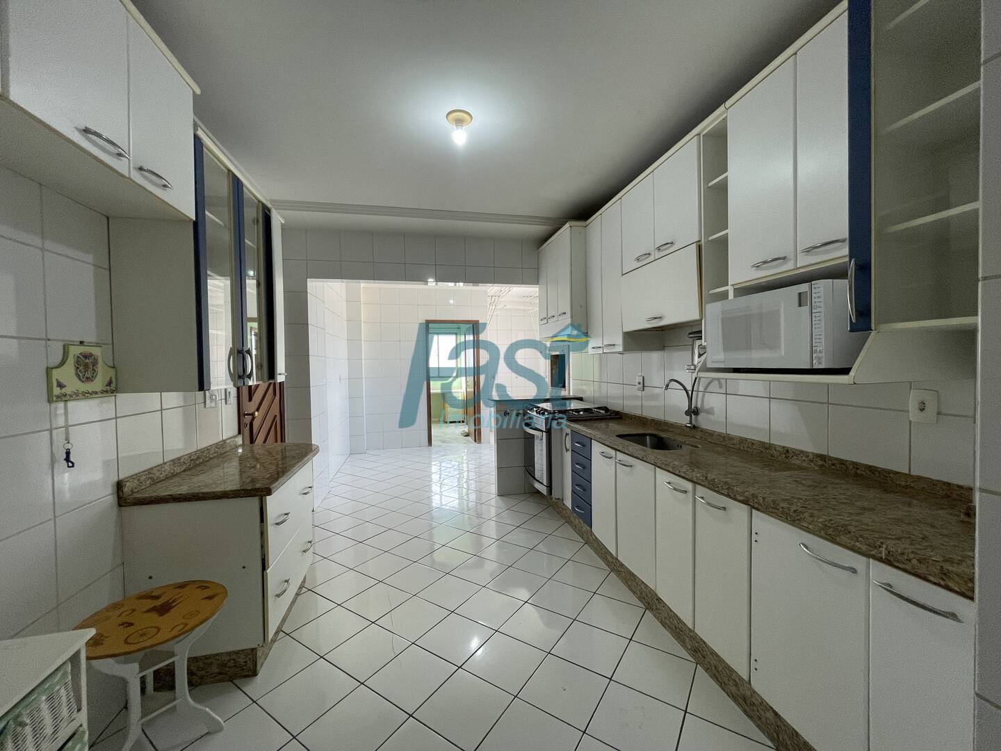 Apartamento à venda com 3 quartos, 216m² - Foto 4