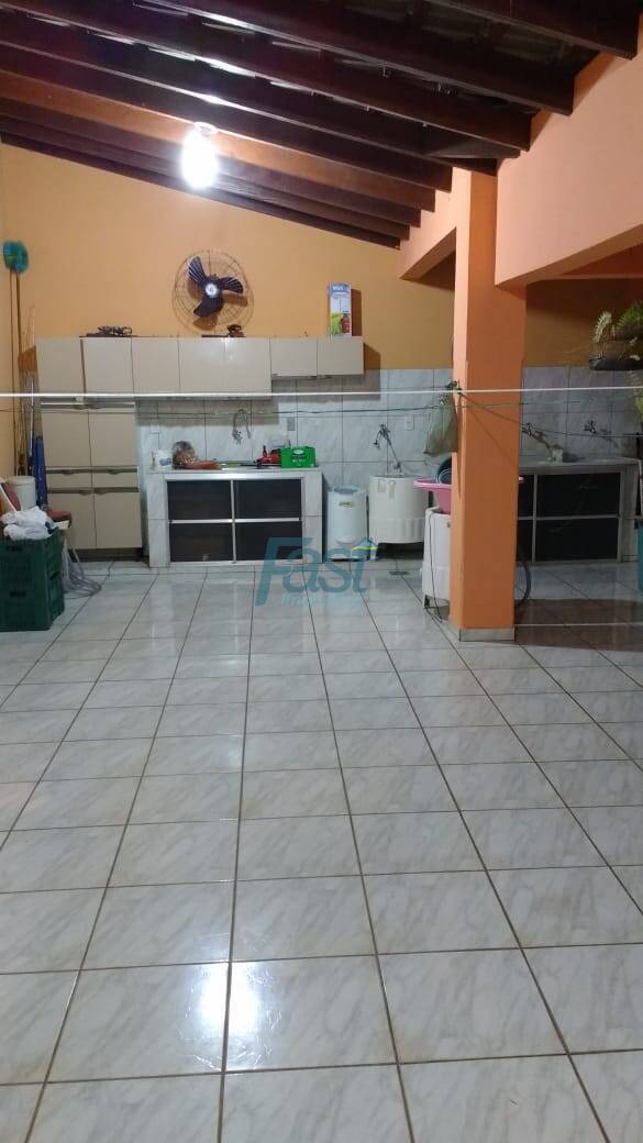 Casa à venda com 3 quartos, 300m² - Foto 17