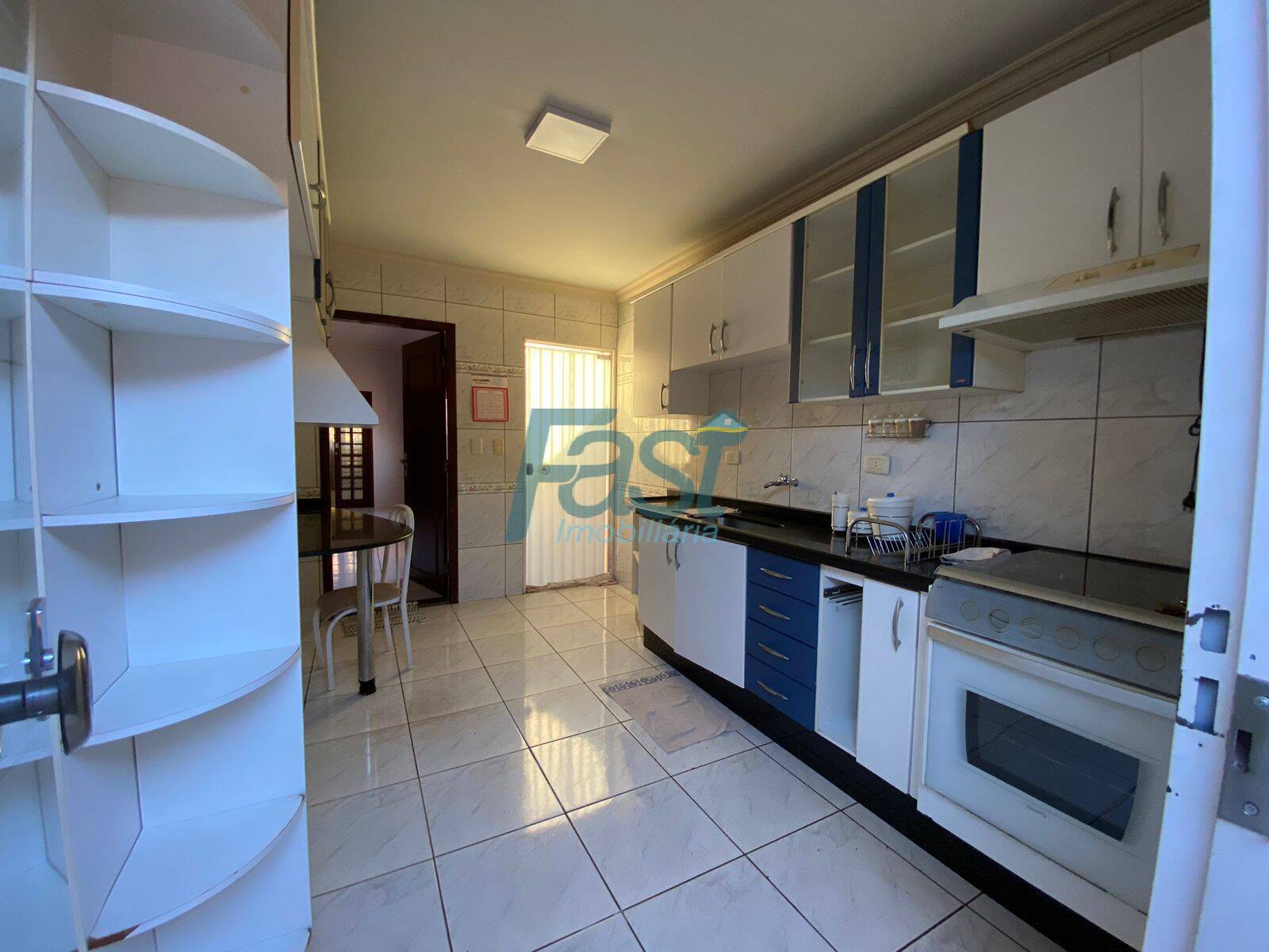 Casa à venda com 3 quartos, 300m² - Foto 27